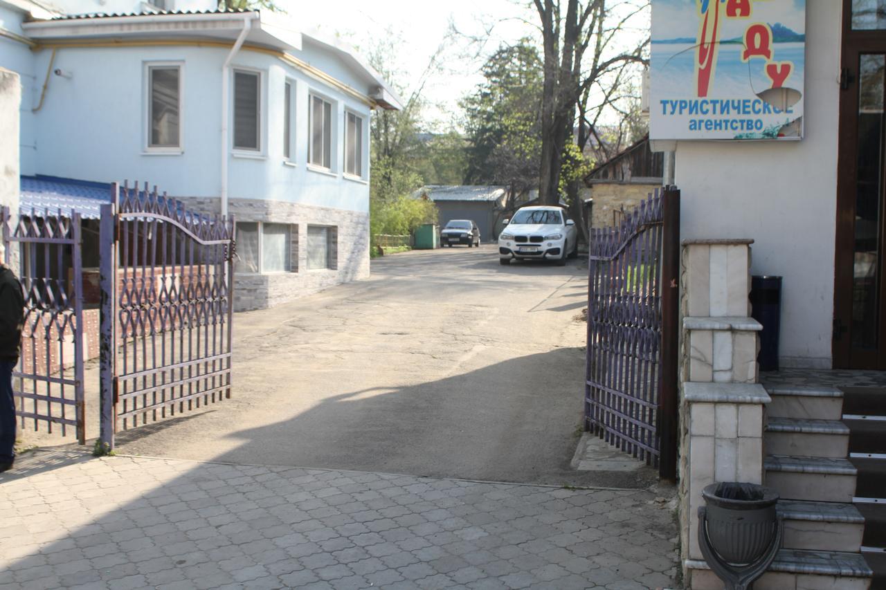 Old Tiraspol Hostel Exterior photo